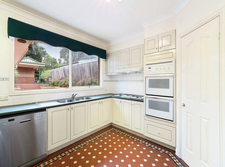 31 Yongala Street, Balwyn image 3