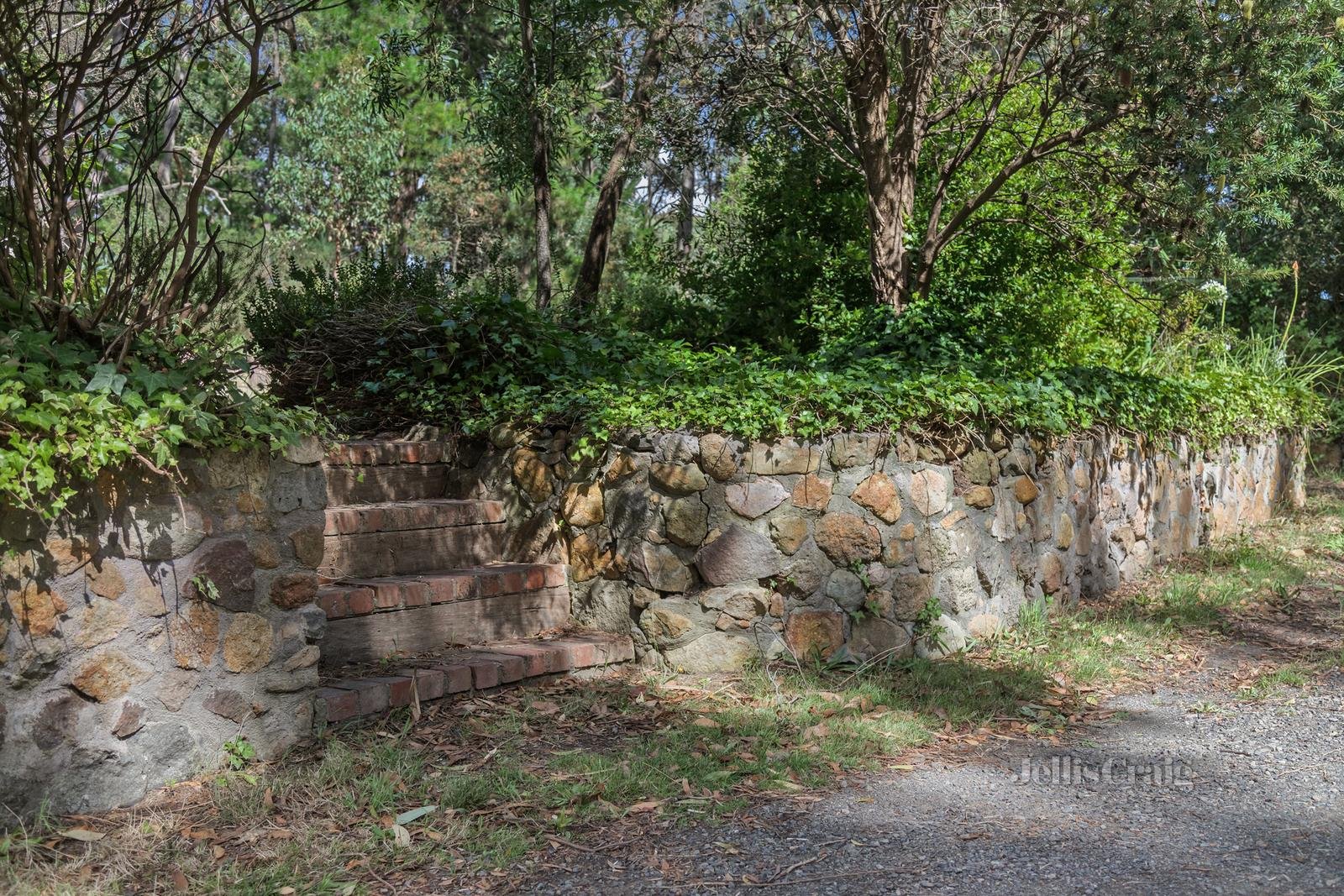 310 Ashbourne Road, Woodend image 3