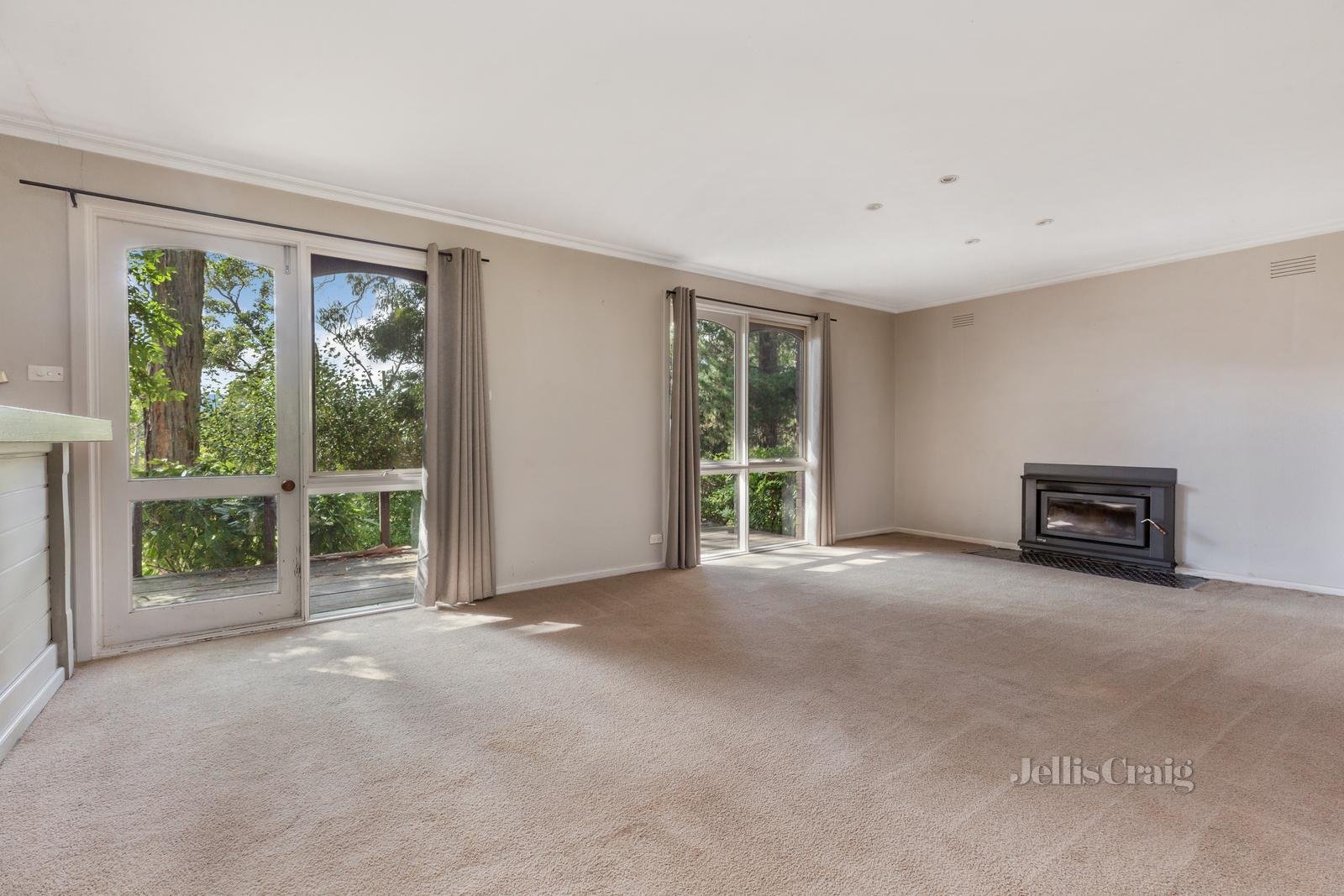 310 Ashbourne Road, Woodend image 5