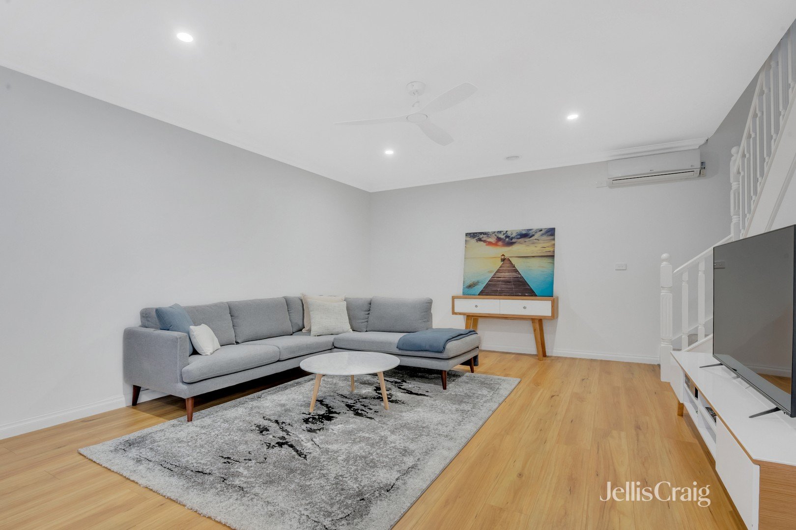 3/10 Banksia Grove, Tullamarine image 1
