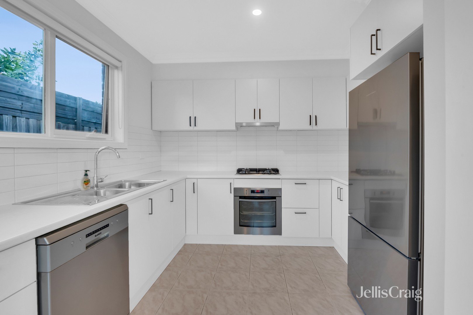 3/10 Banksia Grove, Tullamarine image 2