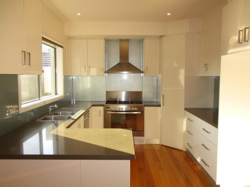 3/10 Blair Street, Bentleigh image 2