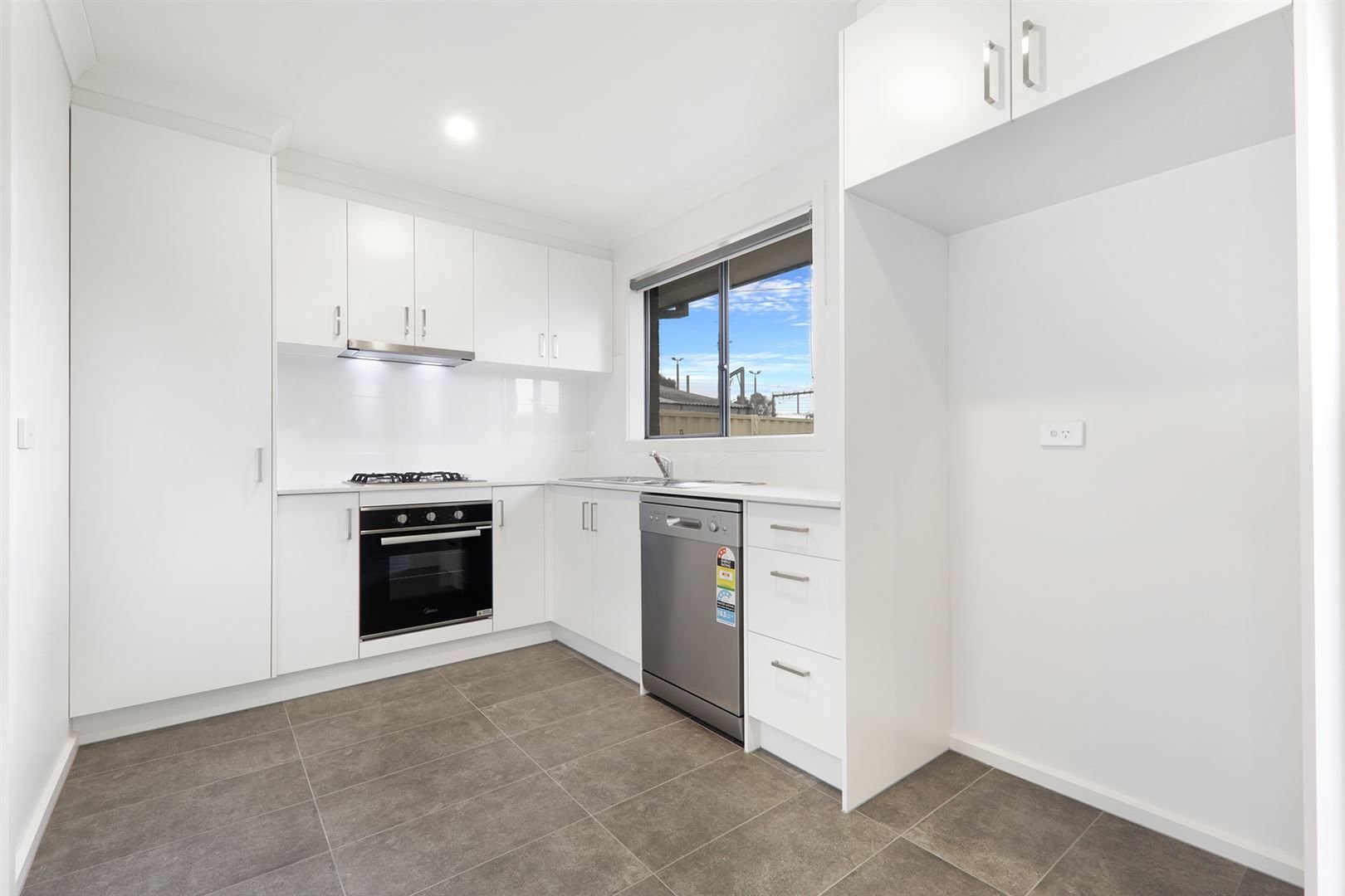 3/10 Burden Street, Springvale image 1