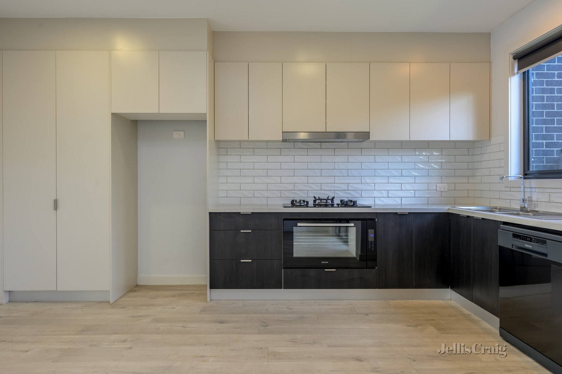 3/10 Cash Street, Kingsbury image 2