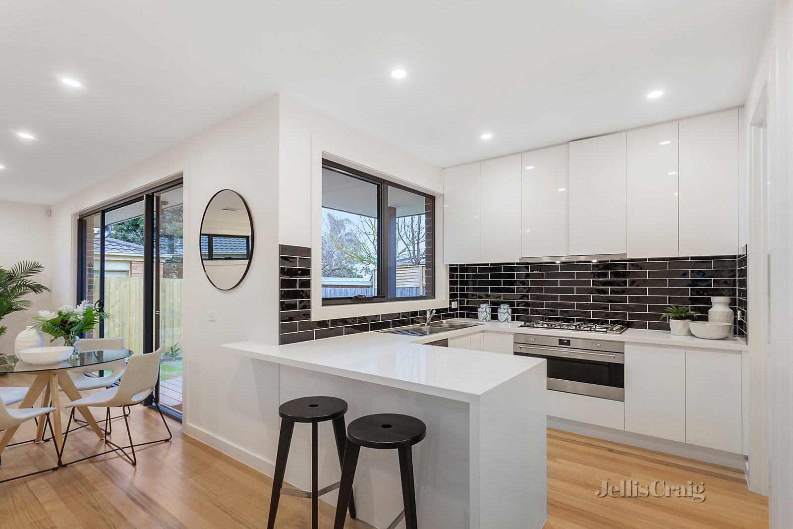 3/10 Francis Street, Mount Waverley image 3