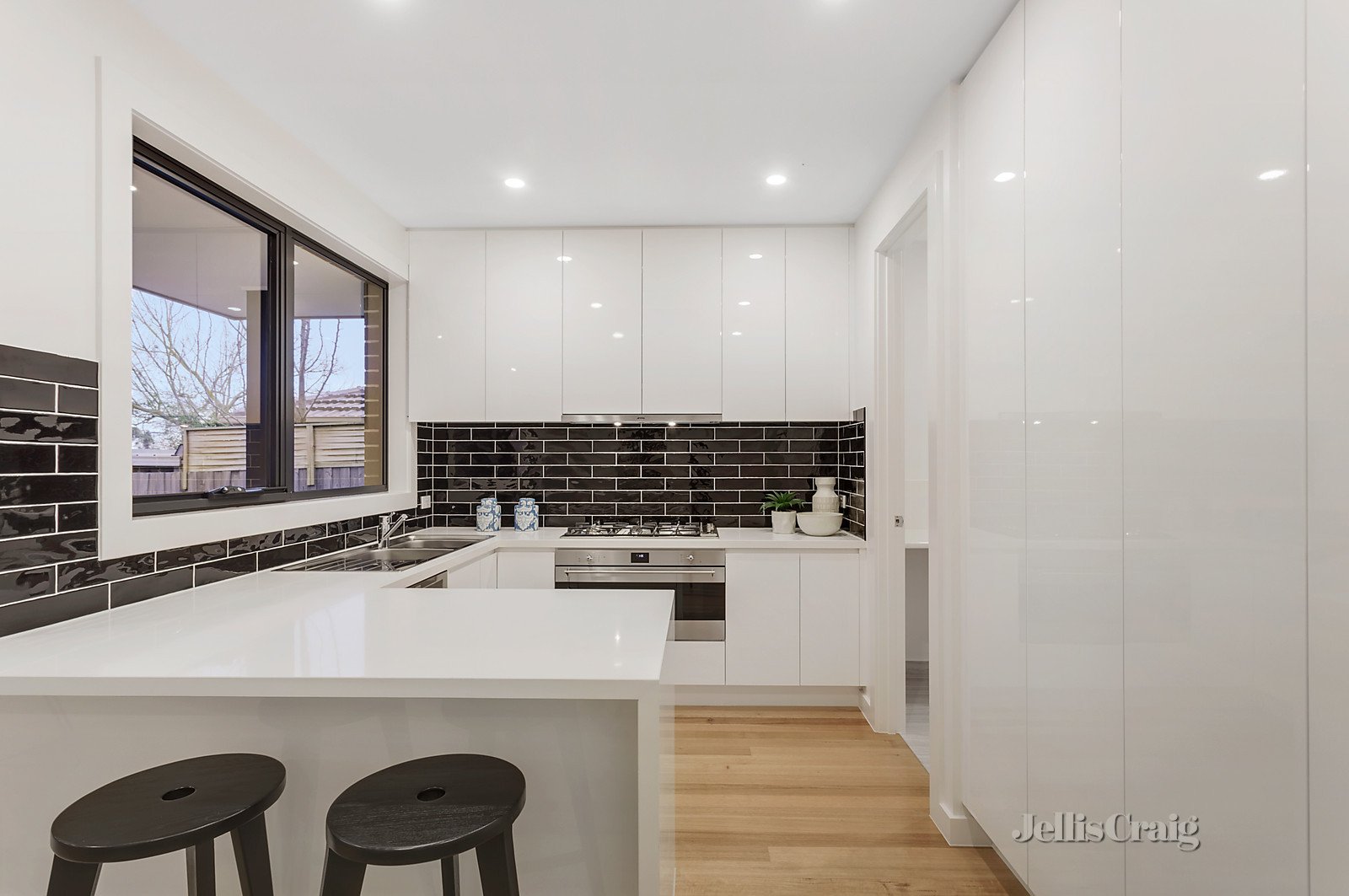 3/10 Francis Street, Mount Waverley image 5