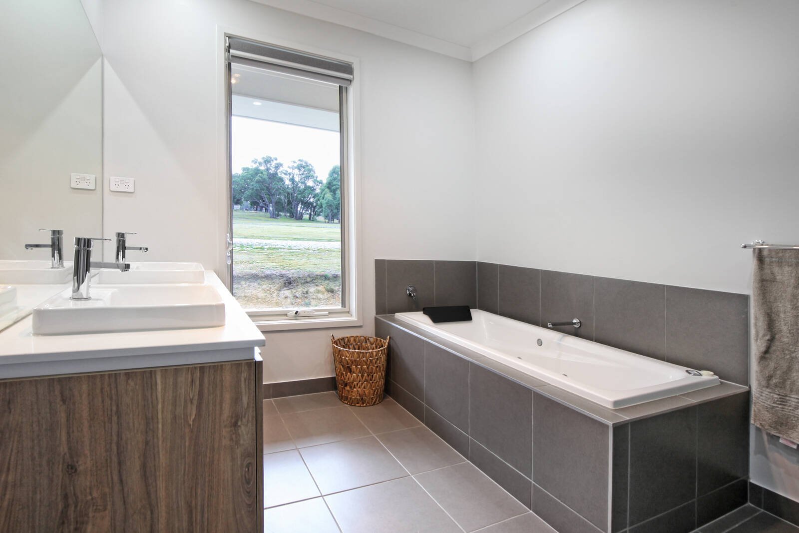 Property Gallery Thumbnail 13