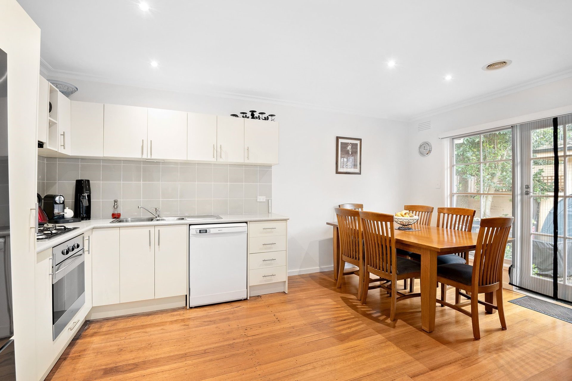 3/100 Windsor Crescent, Surrey&nbsp;Hills image 2