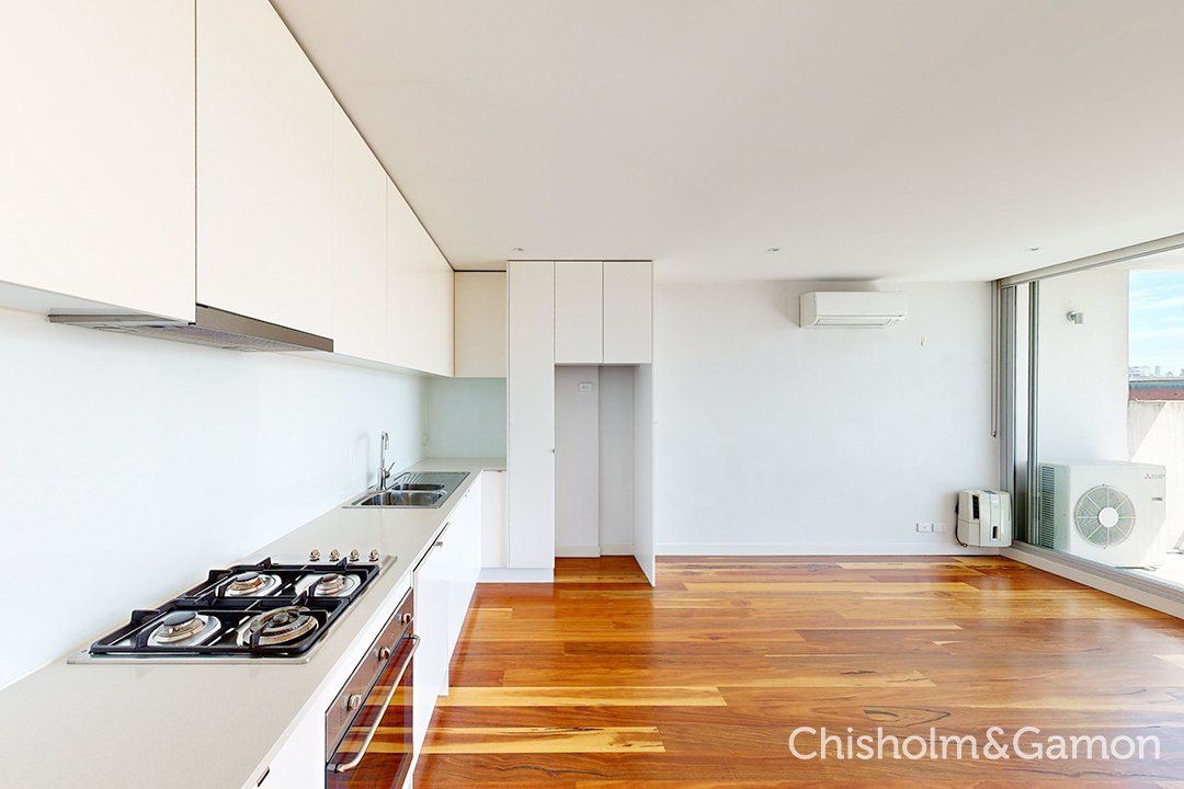 310/126 Chapel Street, St Kilda image 3