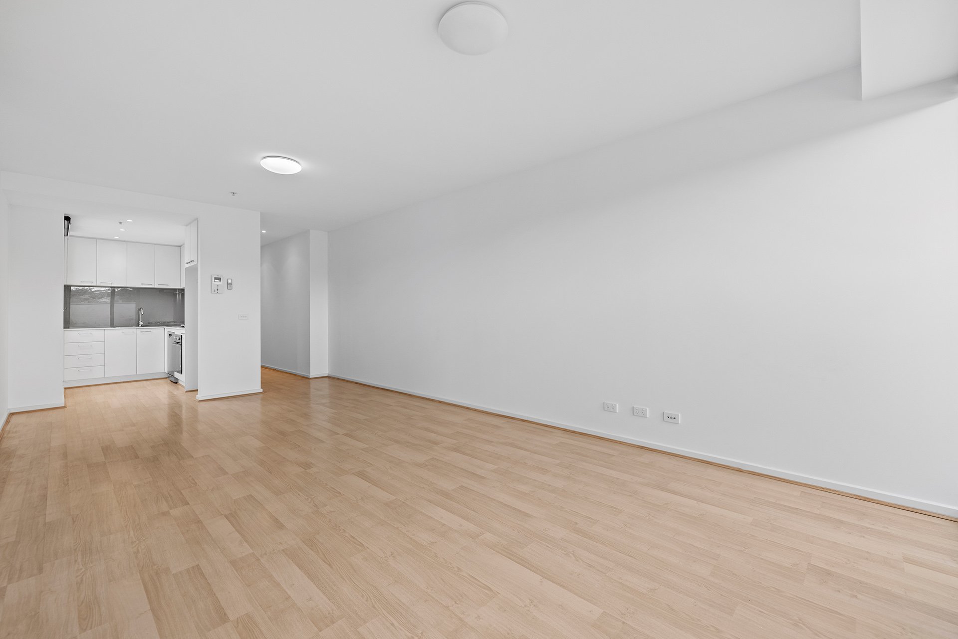 310/300 Middleborough Road, Blackburn&nbsp;South image 2