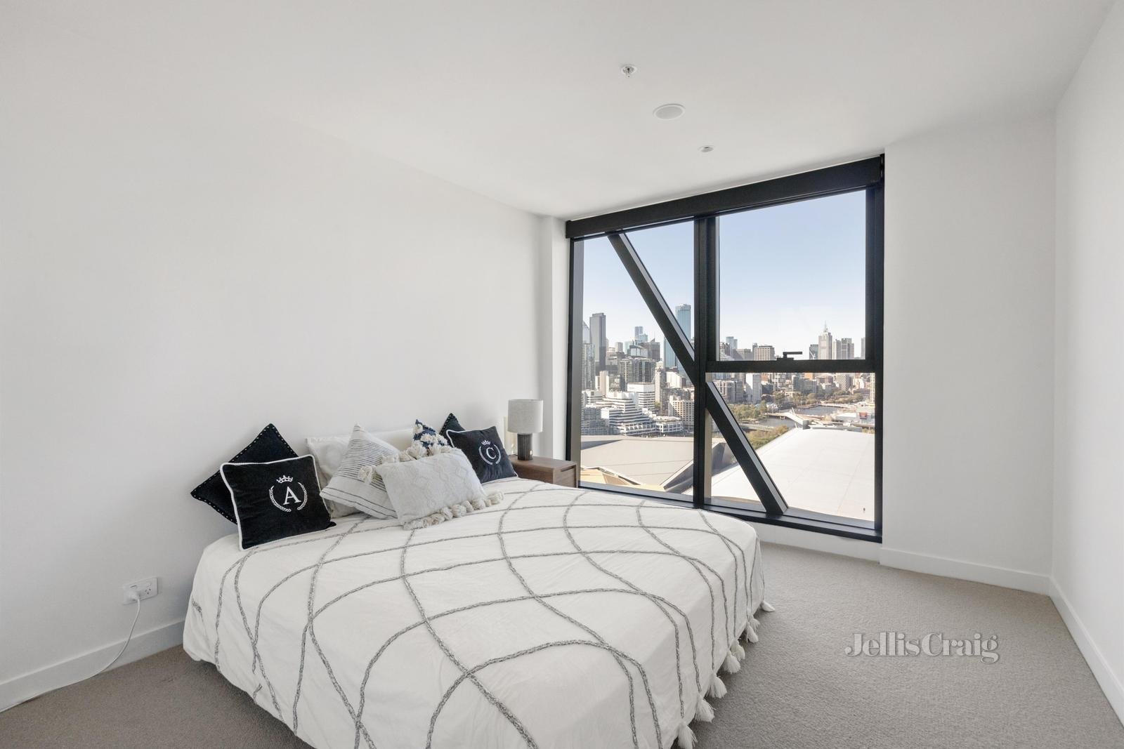 3105/201 Normanby Road, Southbank image 7
