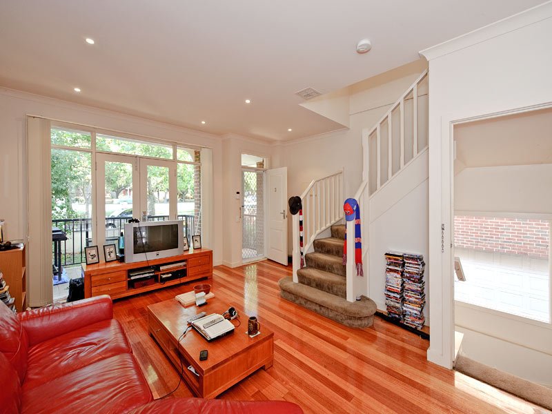 3/1082-1084 Whitehorse Road, Box Hill image 2