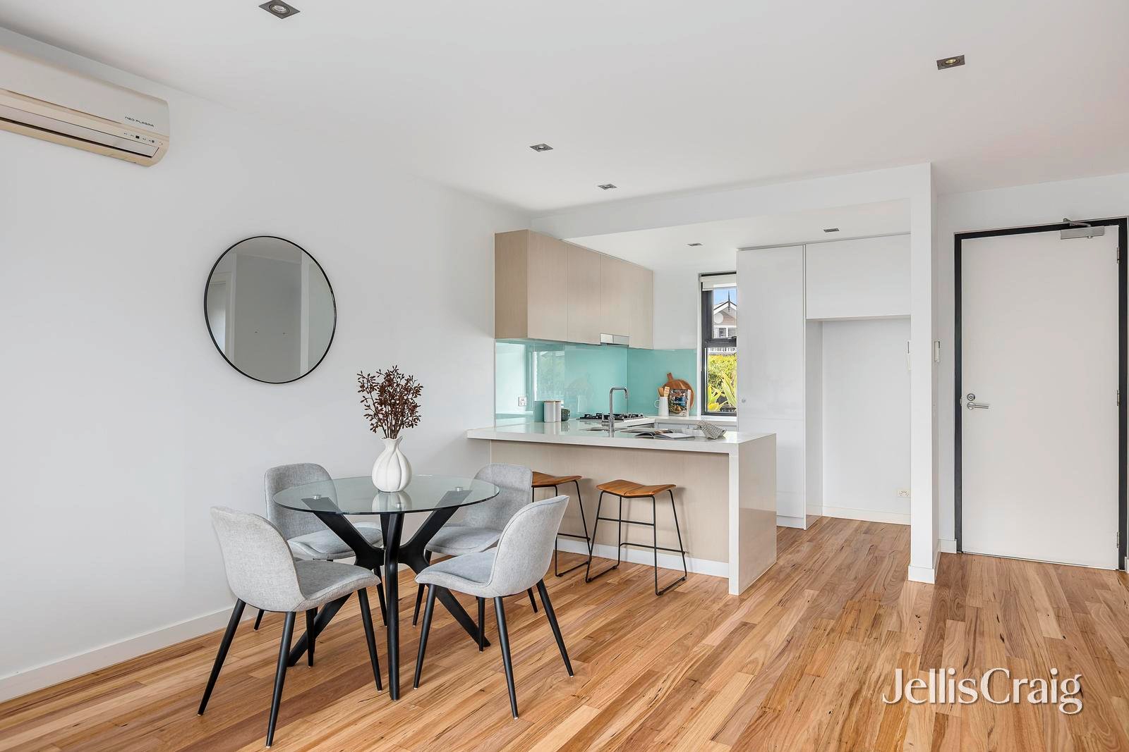 3/109 Asling Street, Brighton image 4