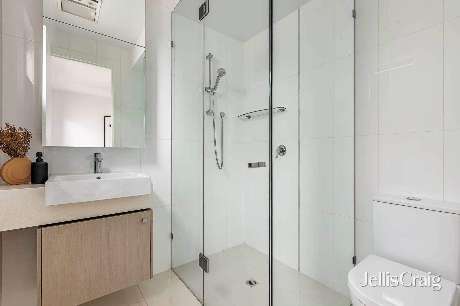 3/109 Asling Street, Brighton image 5