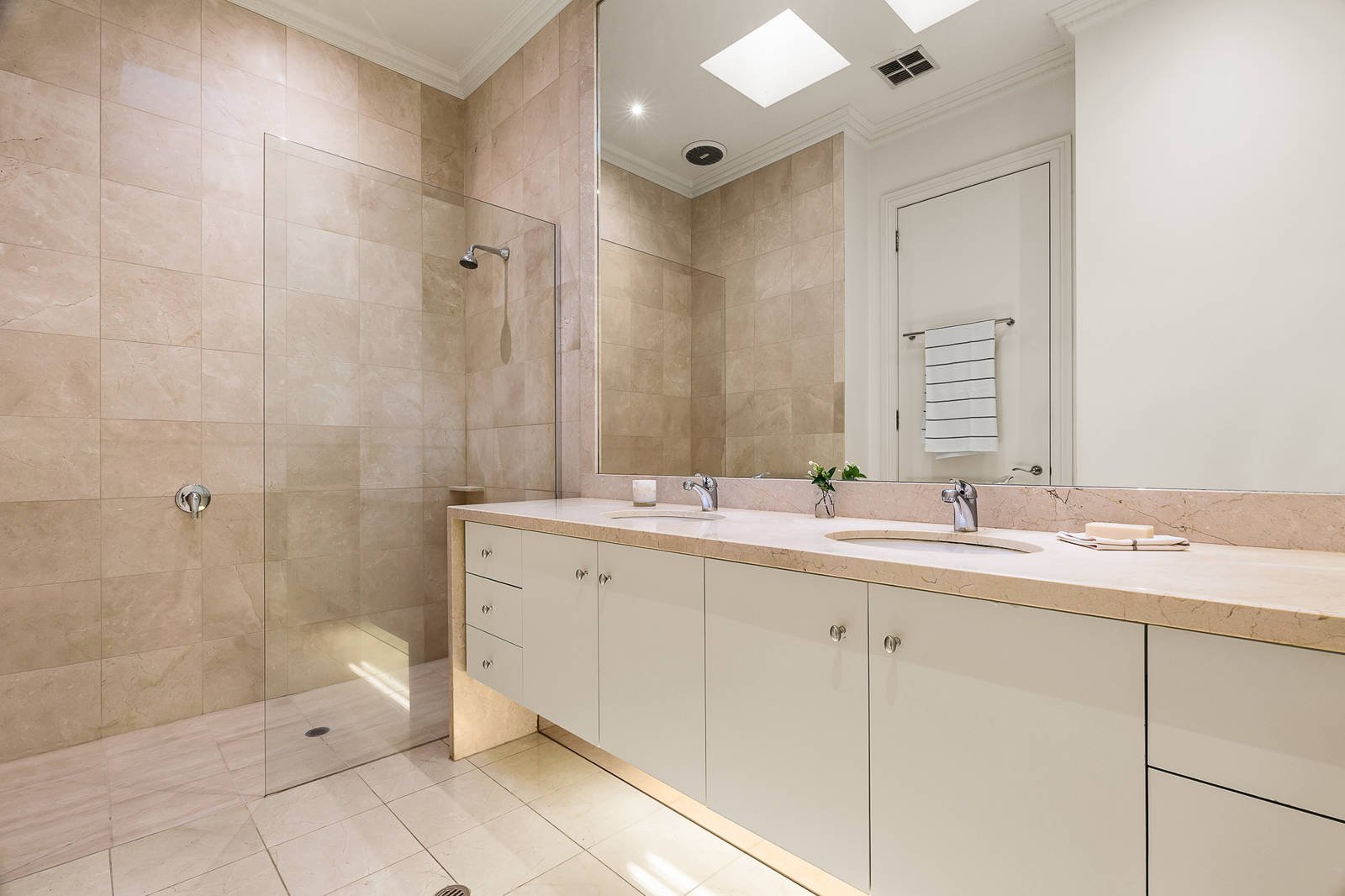 Property Gallery Thumbnail 10
