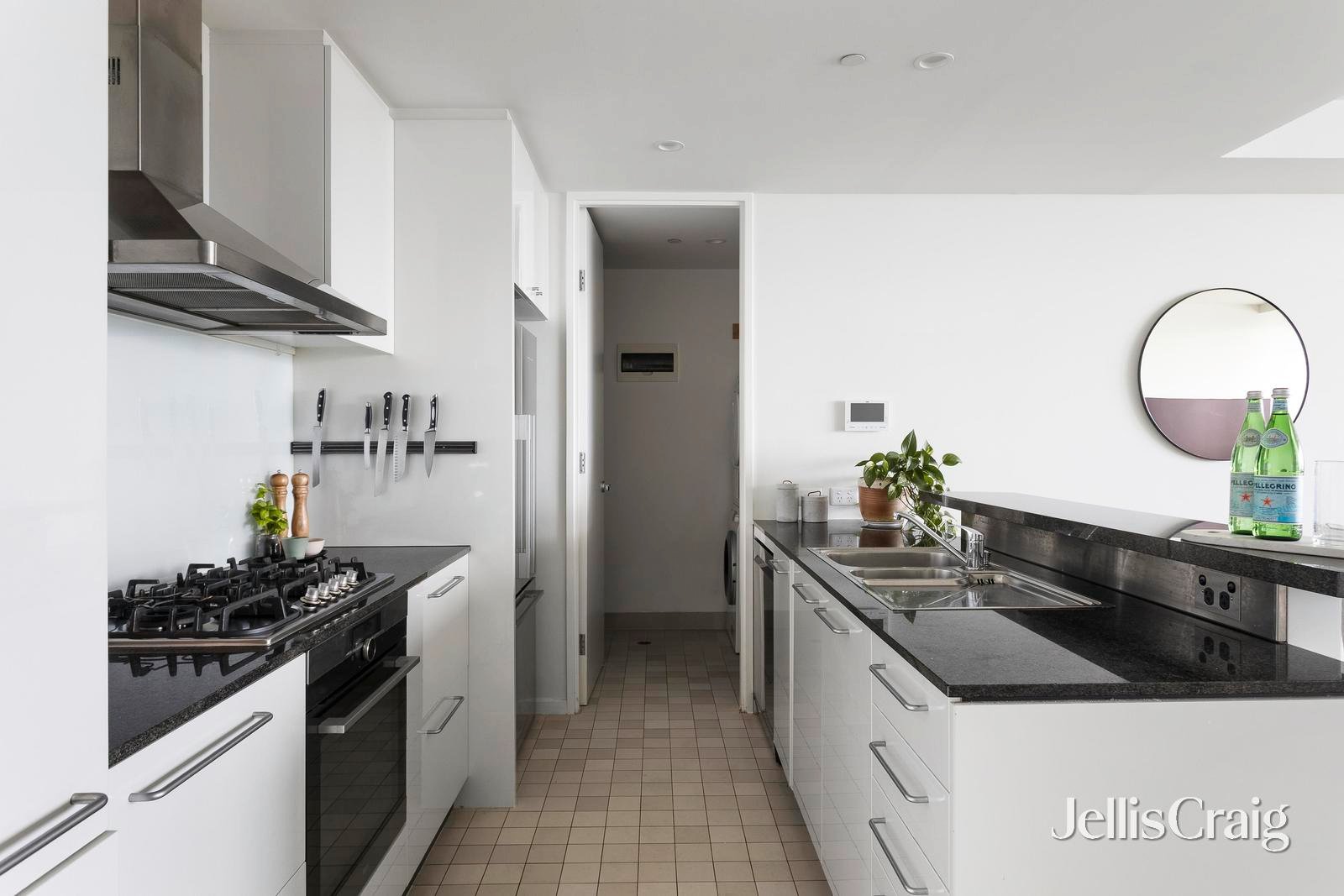 31/1 Beach Street, Port Melbourne image 3