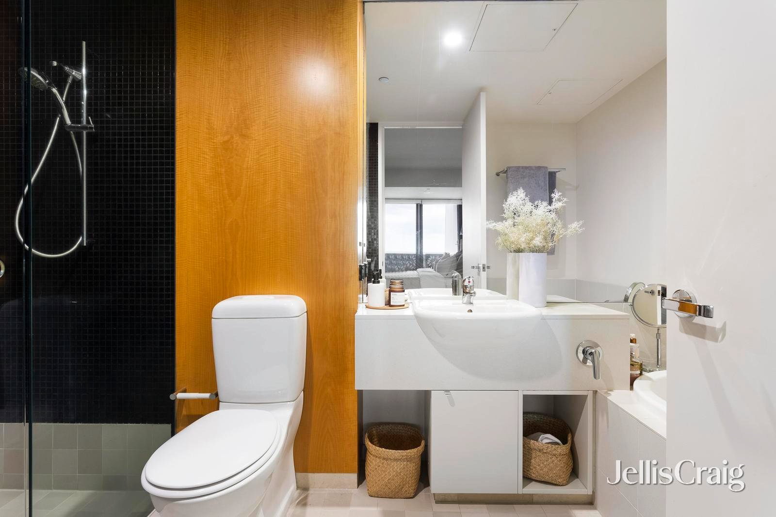 31/1 Beach Street, Port Melbourne image 8