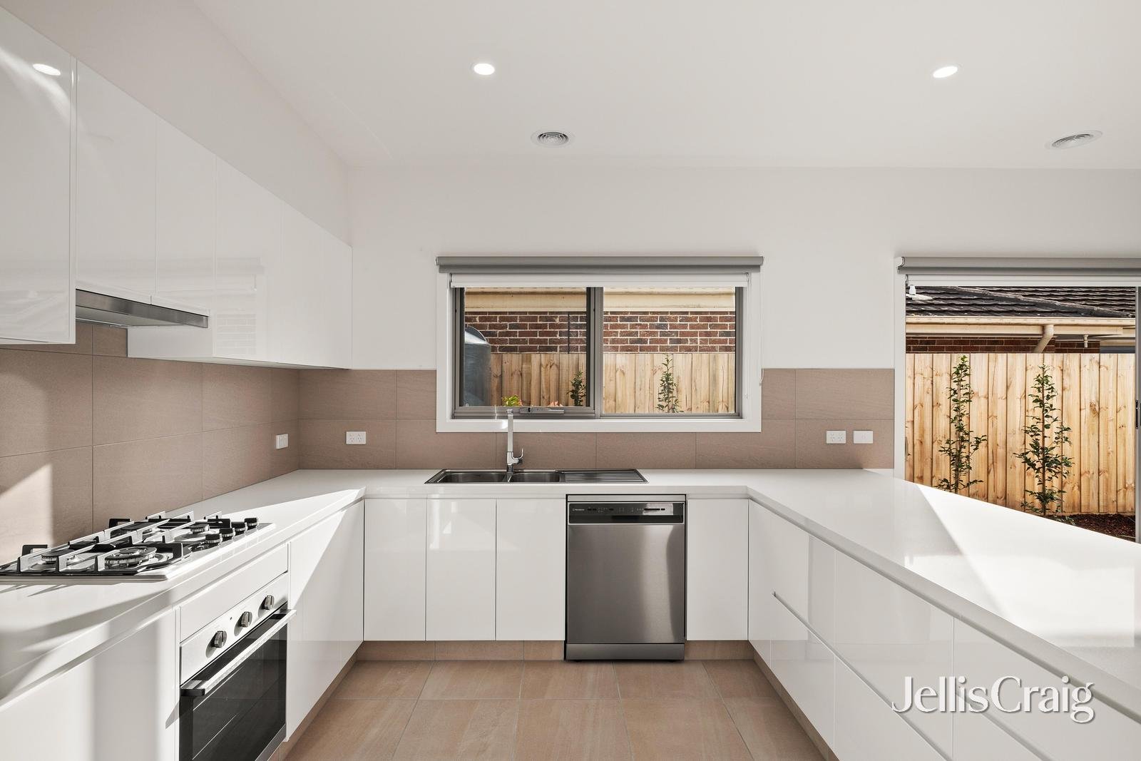 3/11 Caroline Street, Kilsyth image 2