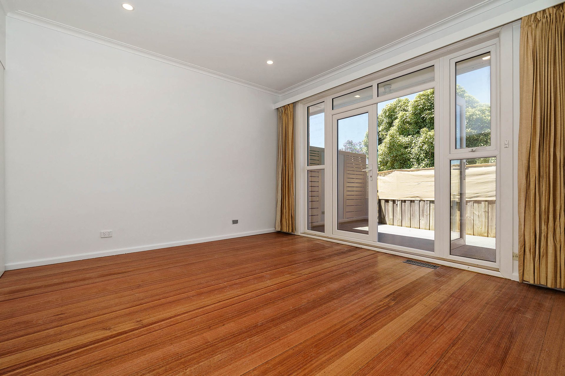 Property Gallery Thumbnail 4
