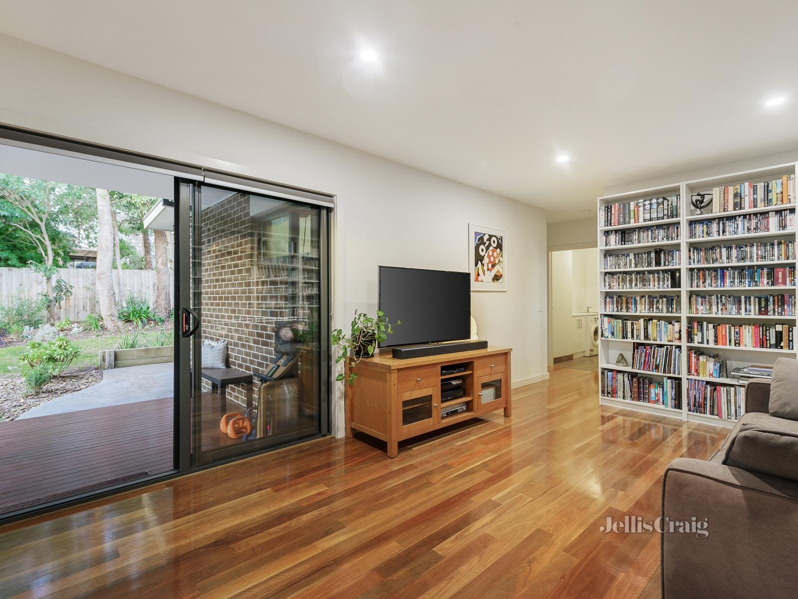 3/11 Elmo Road, Montmorency image 9