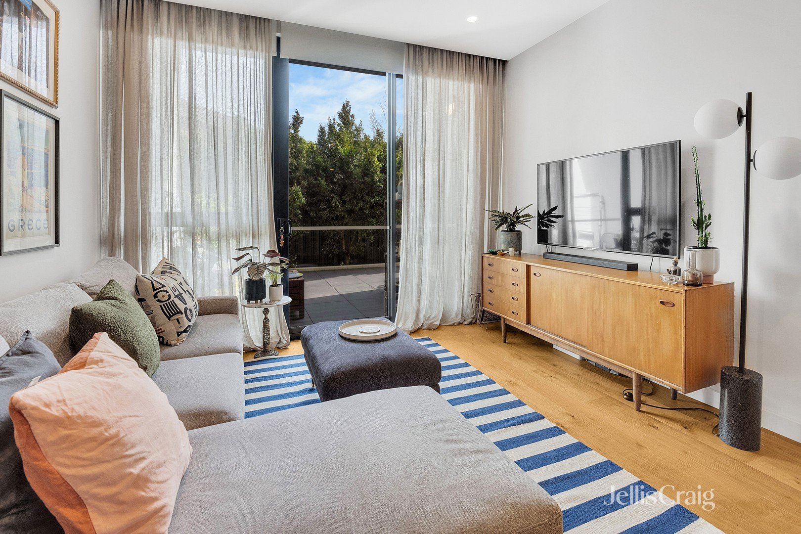 3/11 Glass Street, Essendon image 1