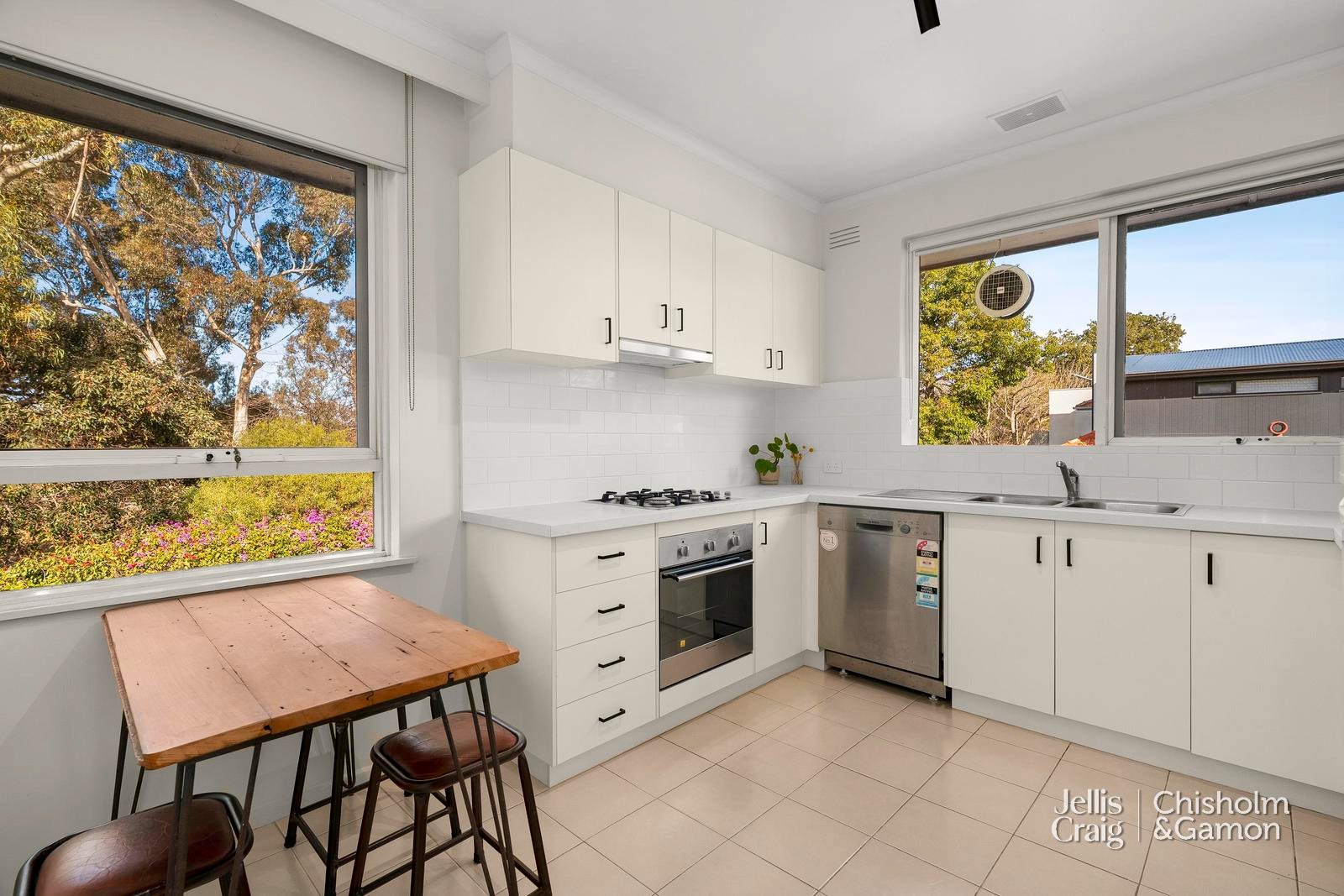 3/11 Gordon Avenue, Elwood image 3