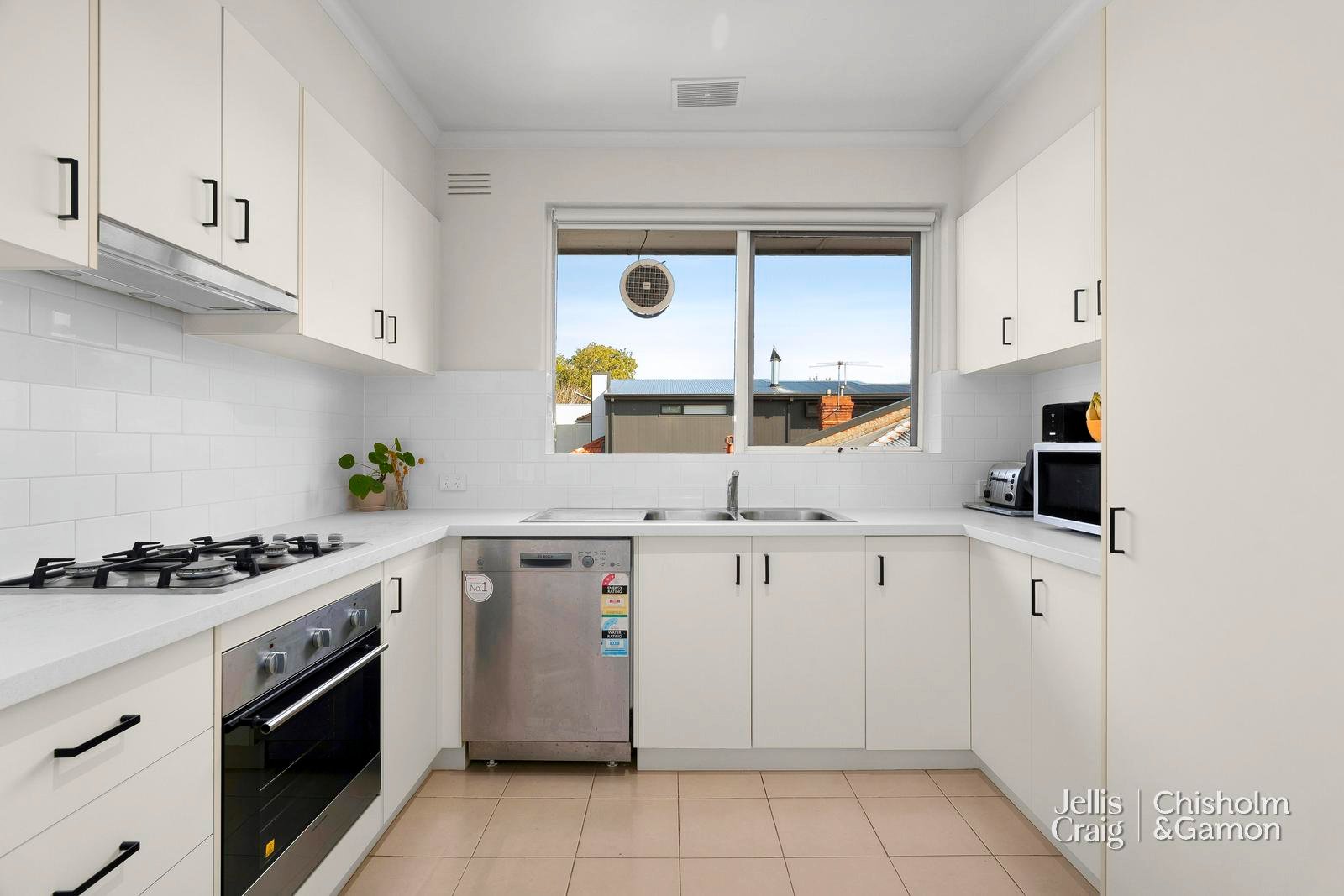 3/11 Gordon Avenue, Elwood image 5