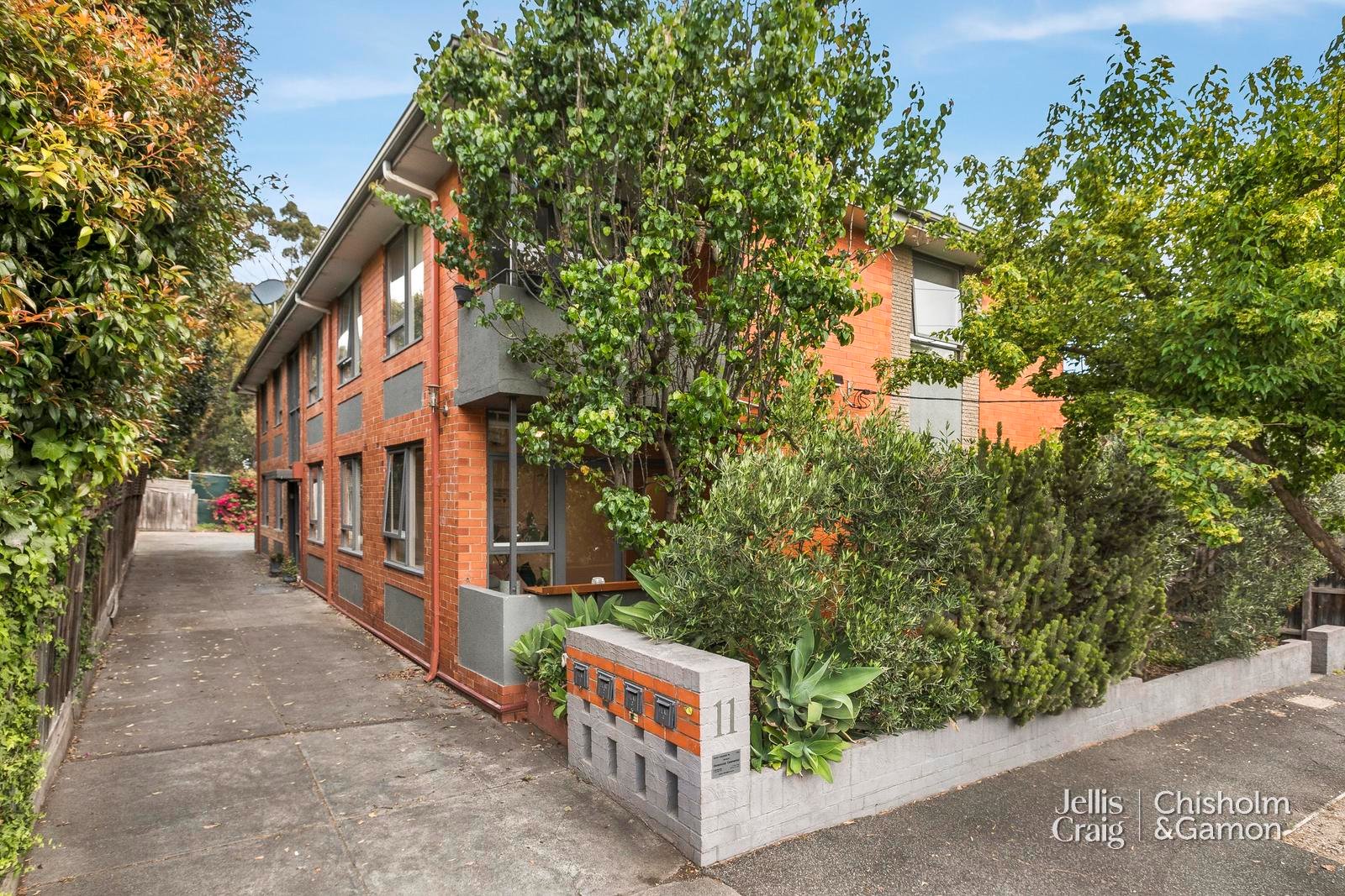 3/11 Gordon Avenue, Elwood image 2