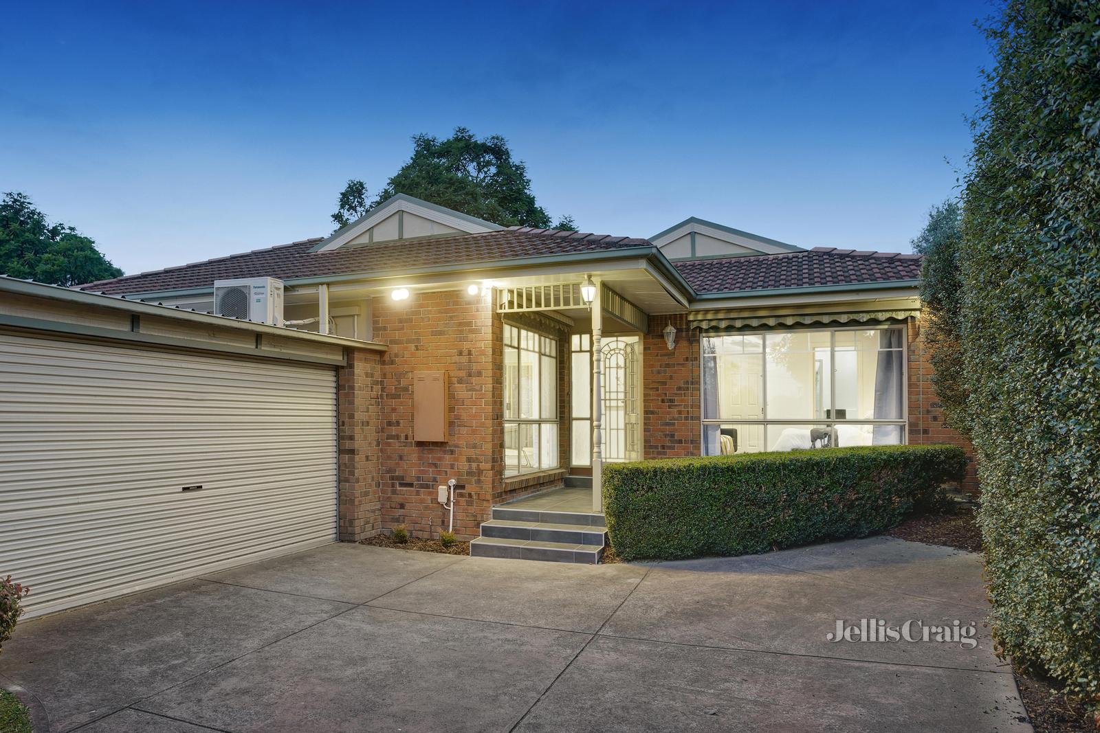 3/11 Hedge End Road, Mitcham image 1