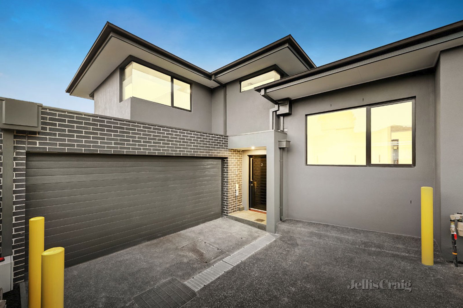 3/11 Iramoo Street, Balwyn image 2