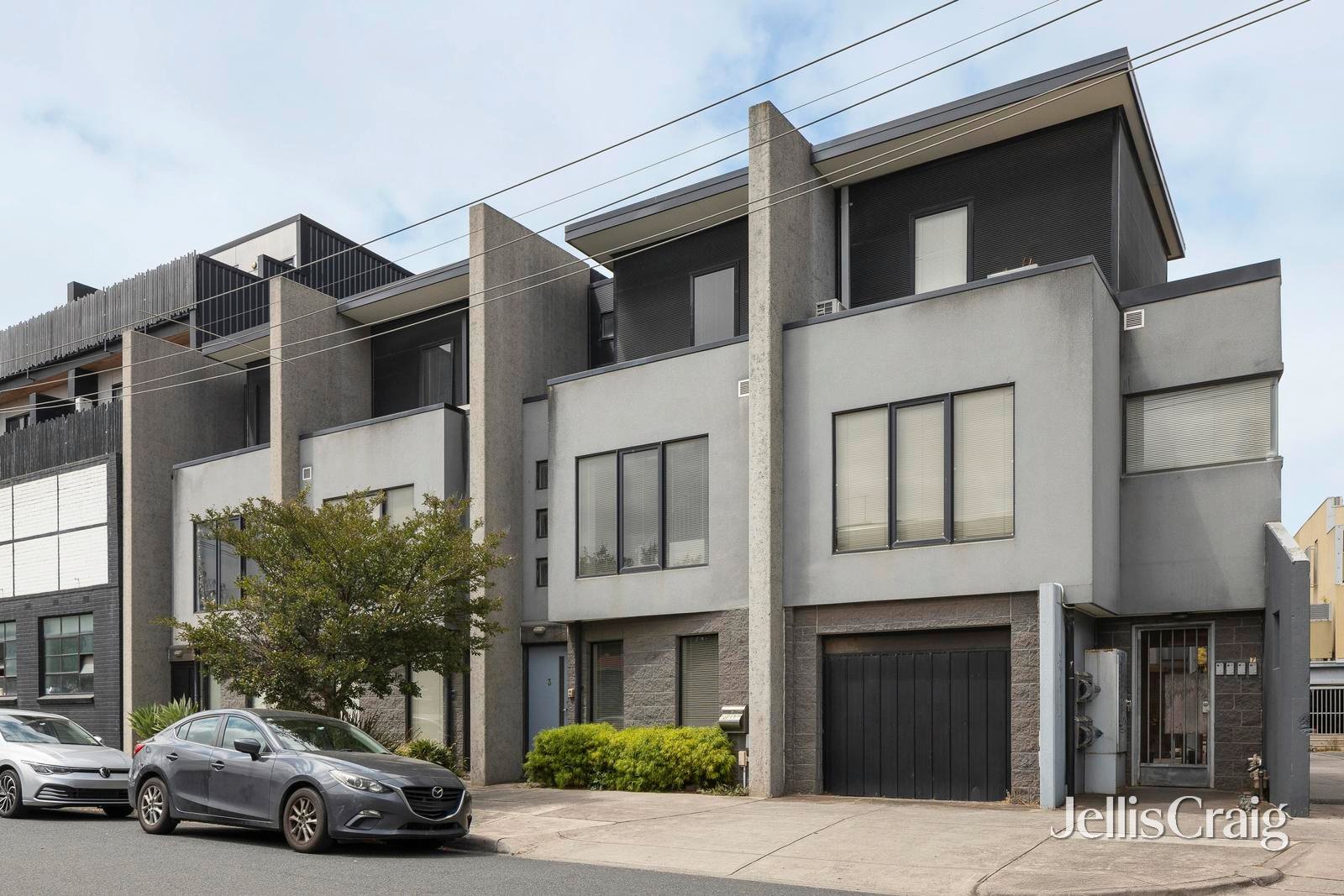 3/11 Langwells Parade, Northcote image 1