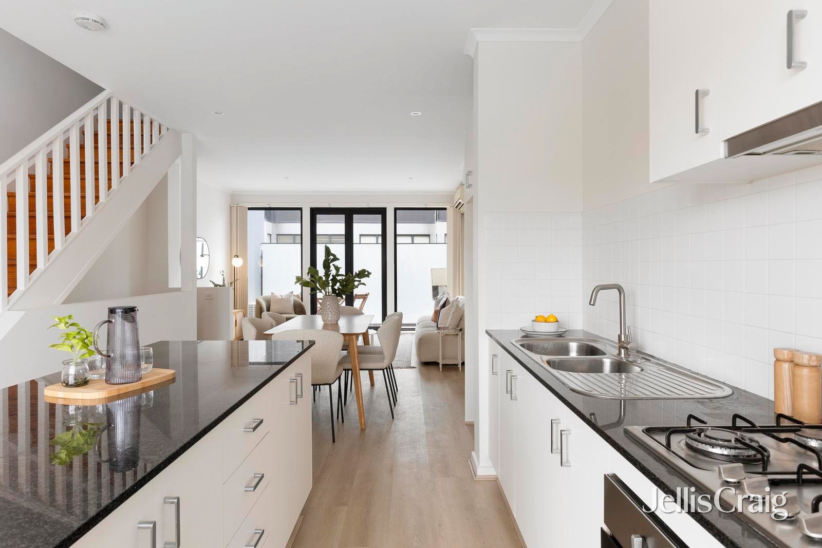 3/11 Langwells Parade, Northcote image 3