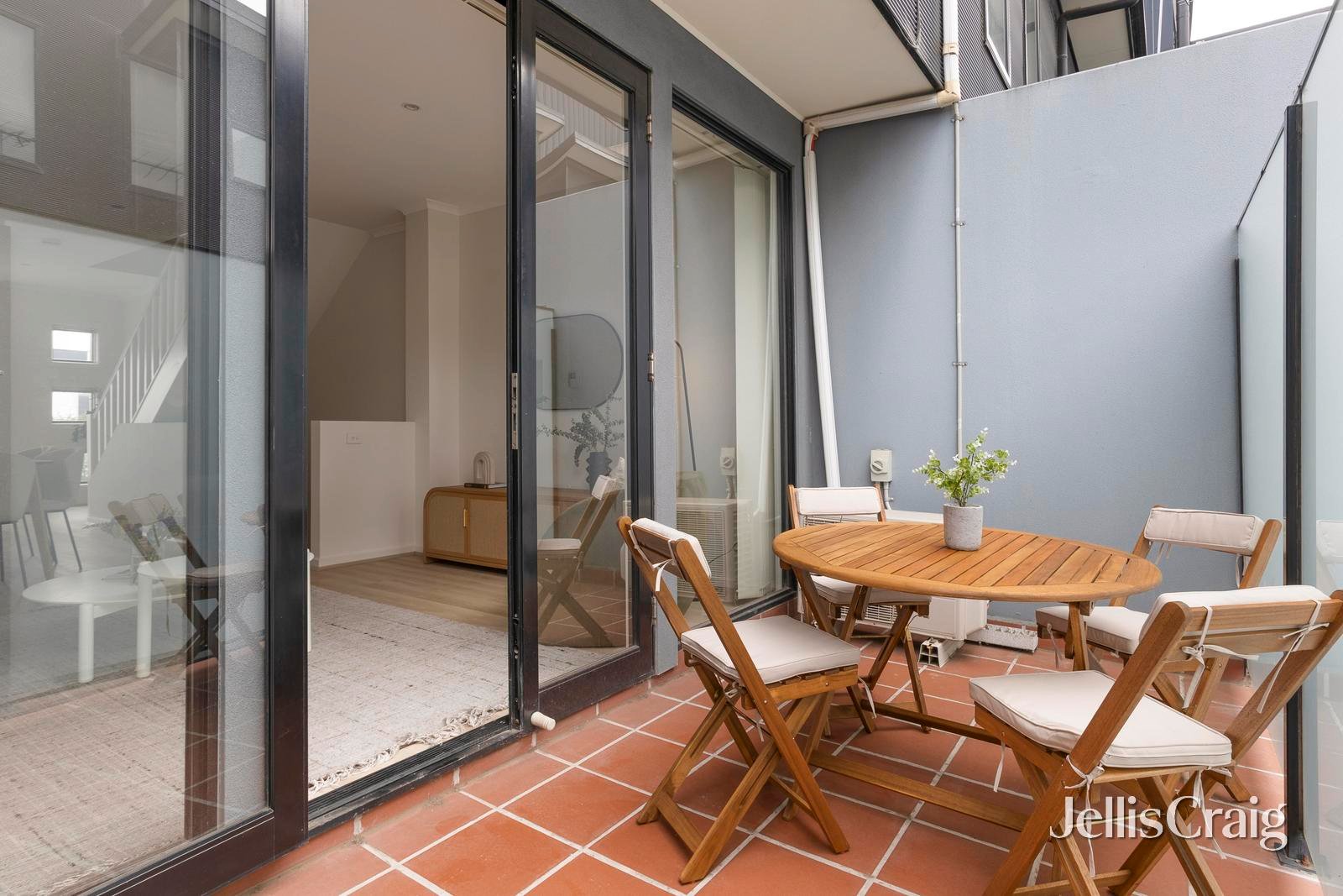 3/11 Langwells Parade, Northcote image 6