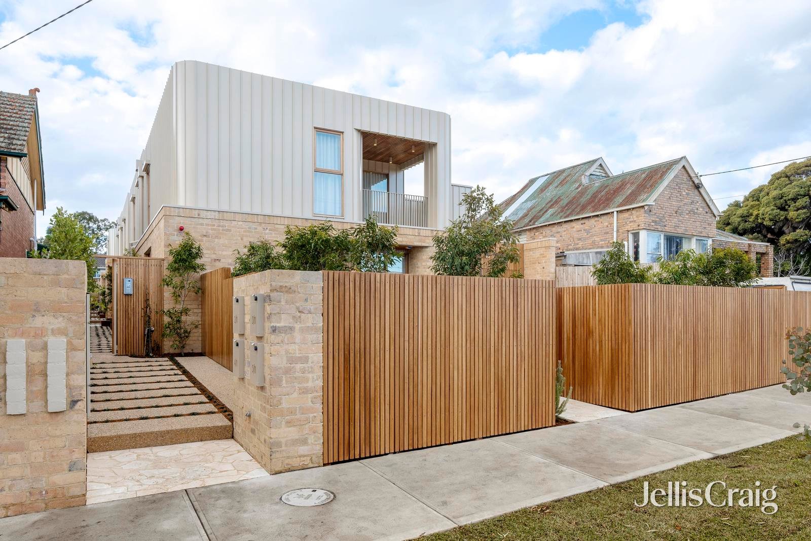 3/11 Pender Street, Thornbury image 1