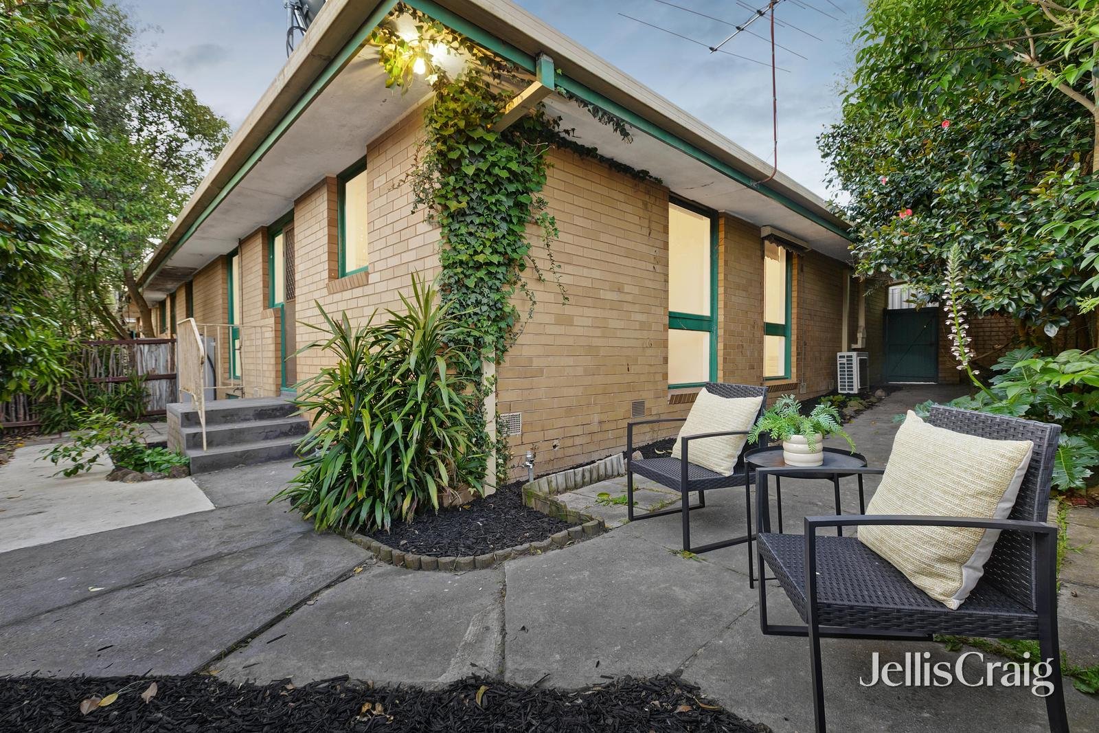 3/11 Silverdale Road, Eaglemont image 1