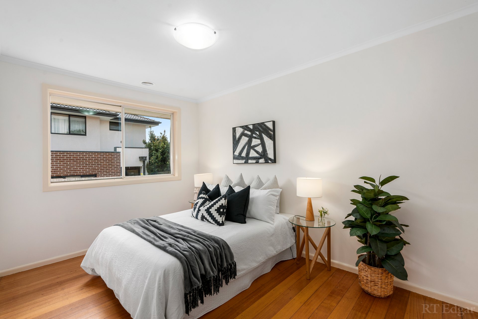 Property Gallery Thumbnail 9
