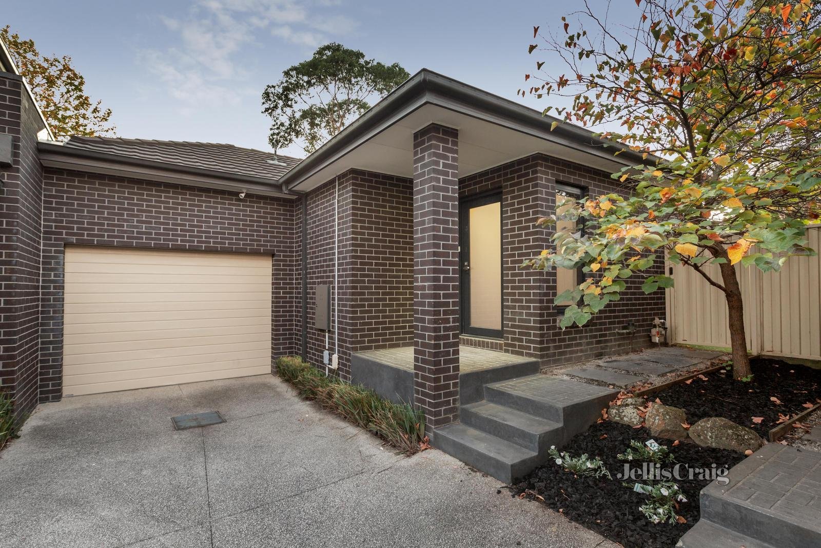 3/110-112 Nell Street, Greensborough image 1