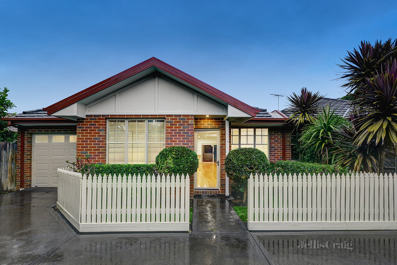3/110-112 Neville Street, Carnegie image 1