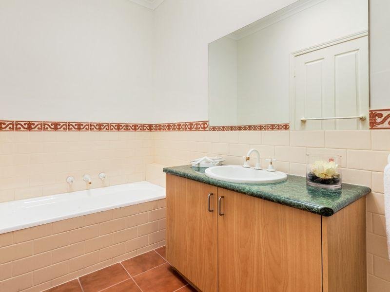 3/111 Strabane Avenue, Balwyn image 6