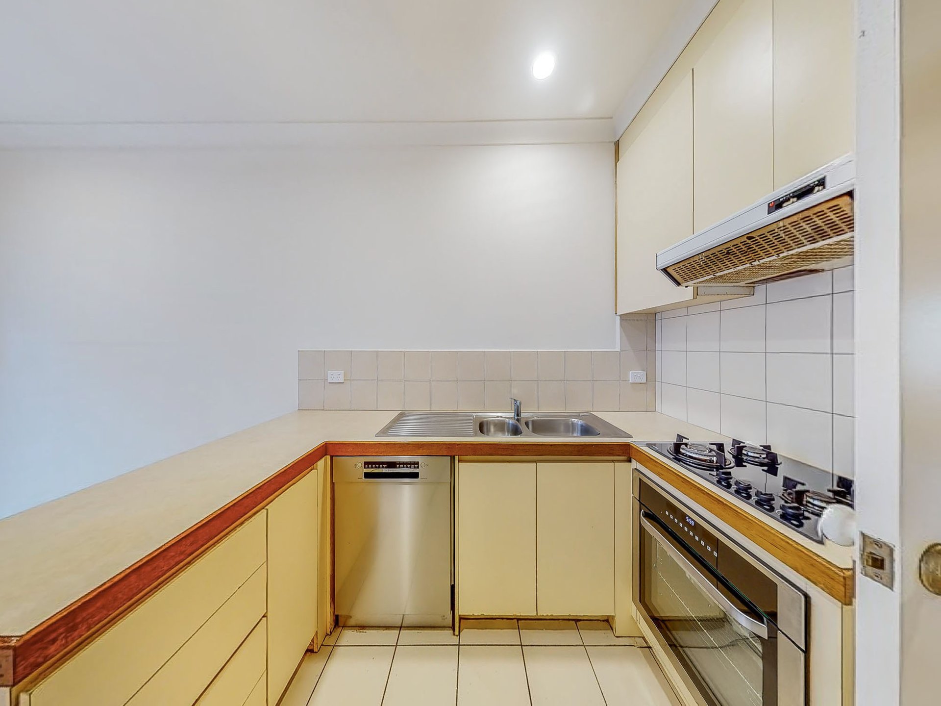 31/16-20 Milton Street, Elwood image 7