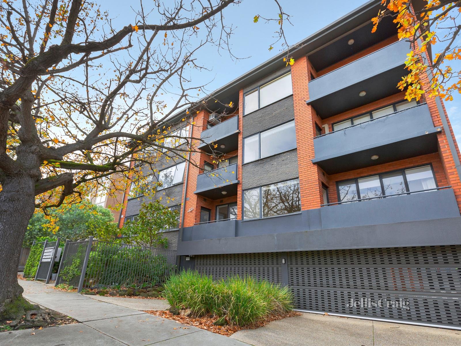 3/12 Kensington Road, South Yarra image 1