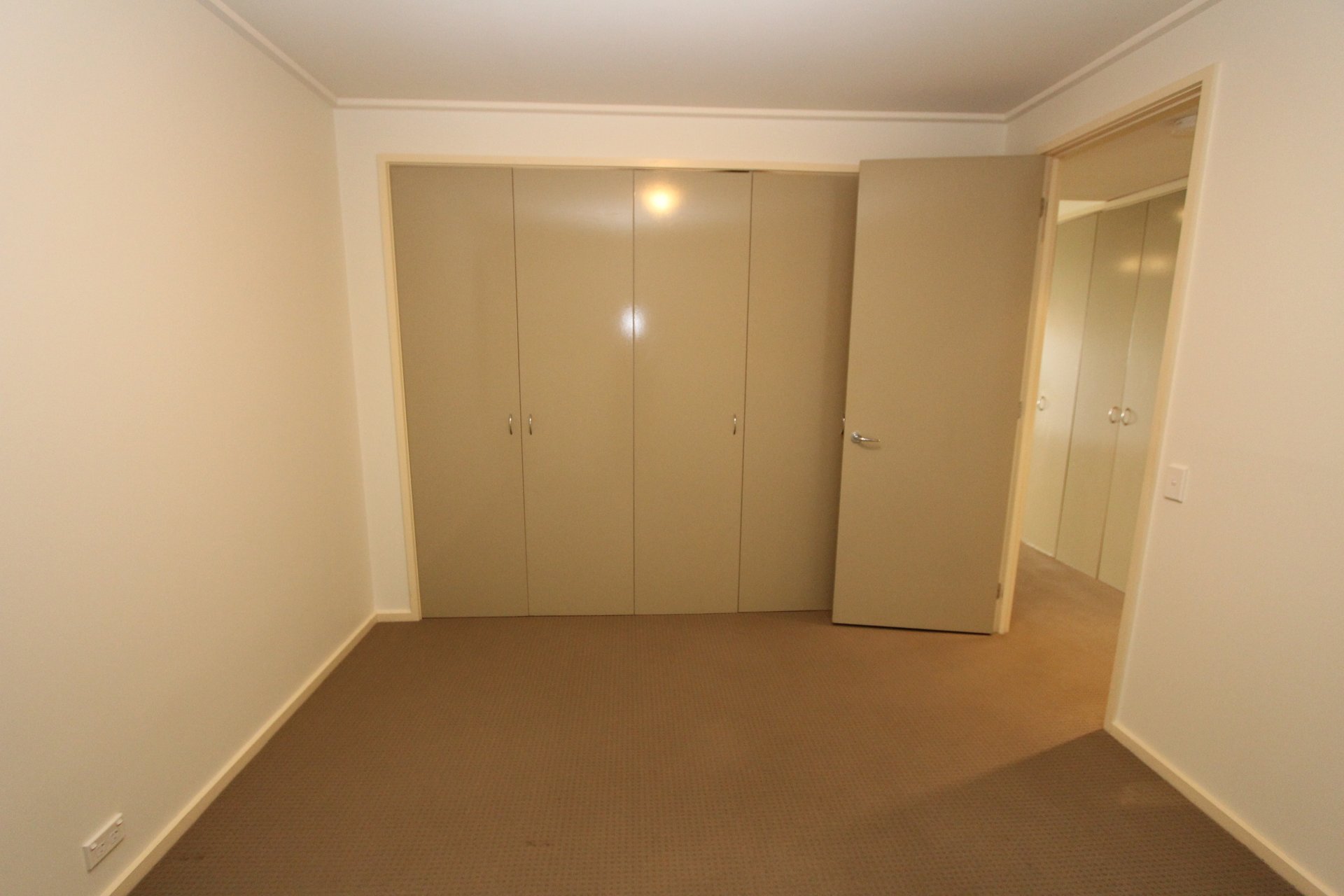 Property Gallery Thumbnail 8