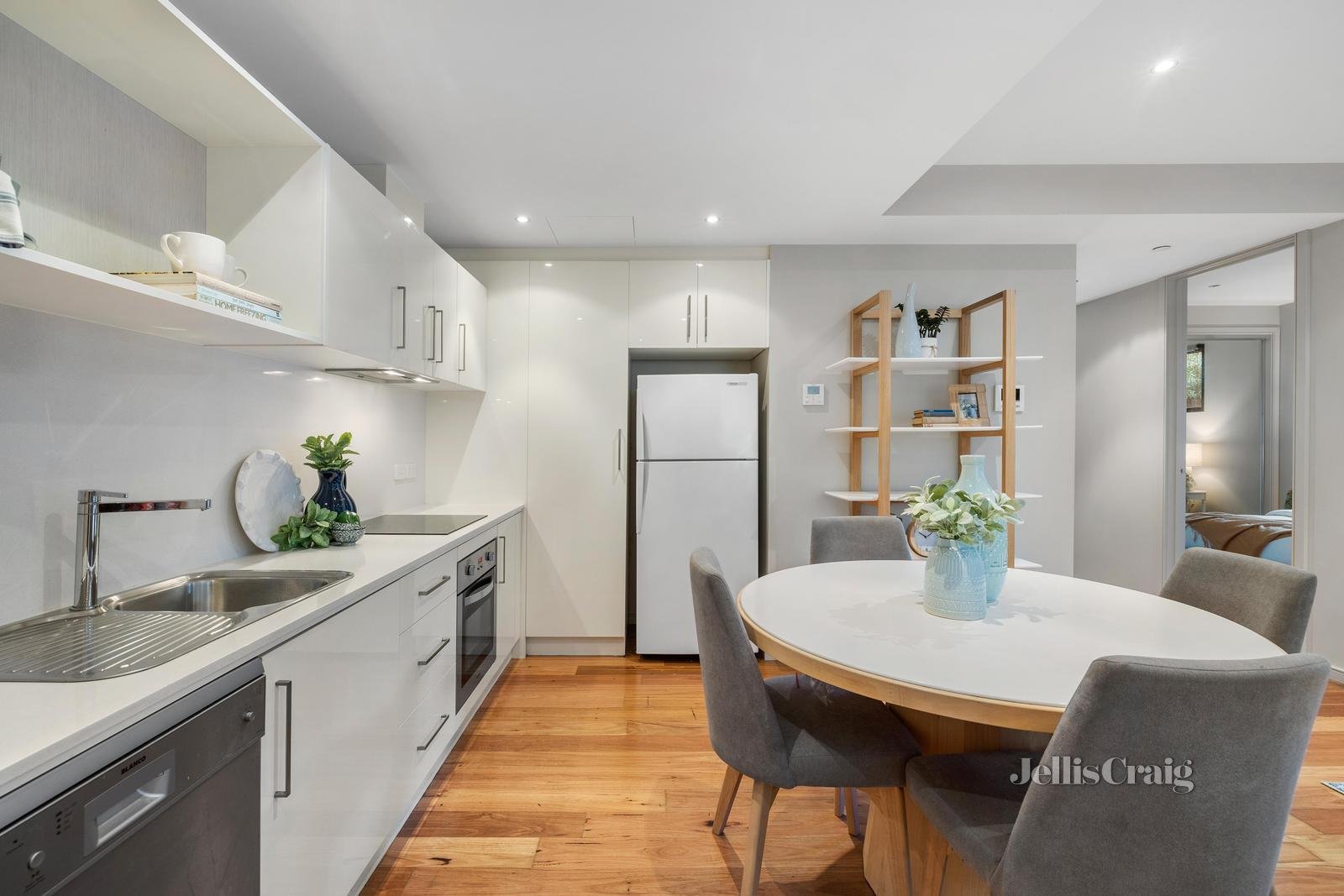 3/126 Centre Road, Brighton East image 4