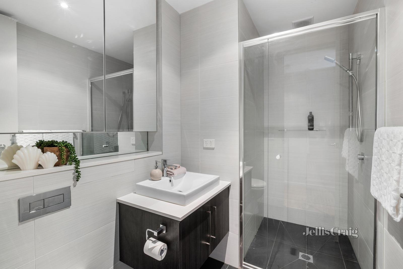 3/126 Centre Road, Brighton East image 9