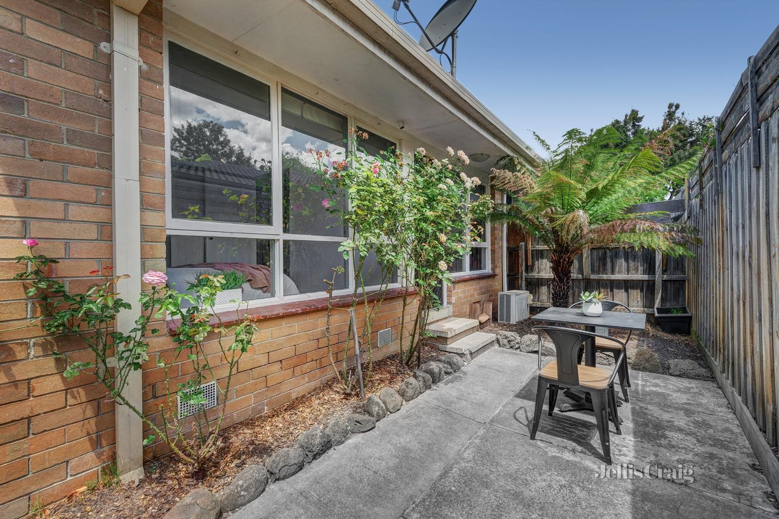 3/126 Heatherdale Road, Mitcham image 2