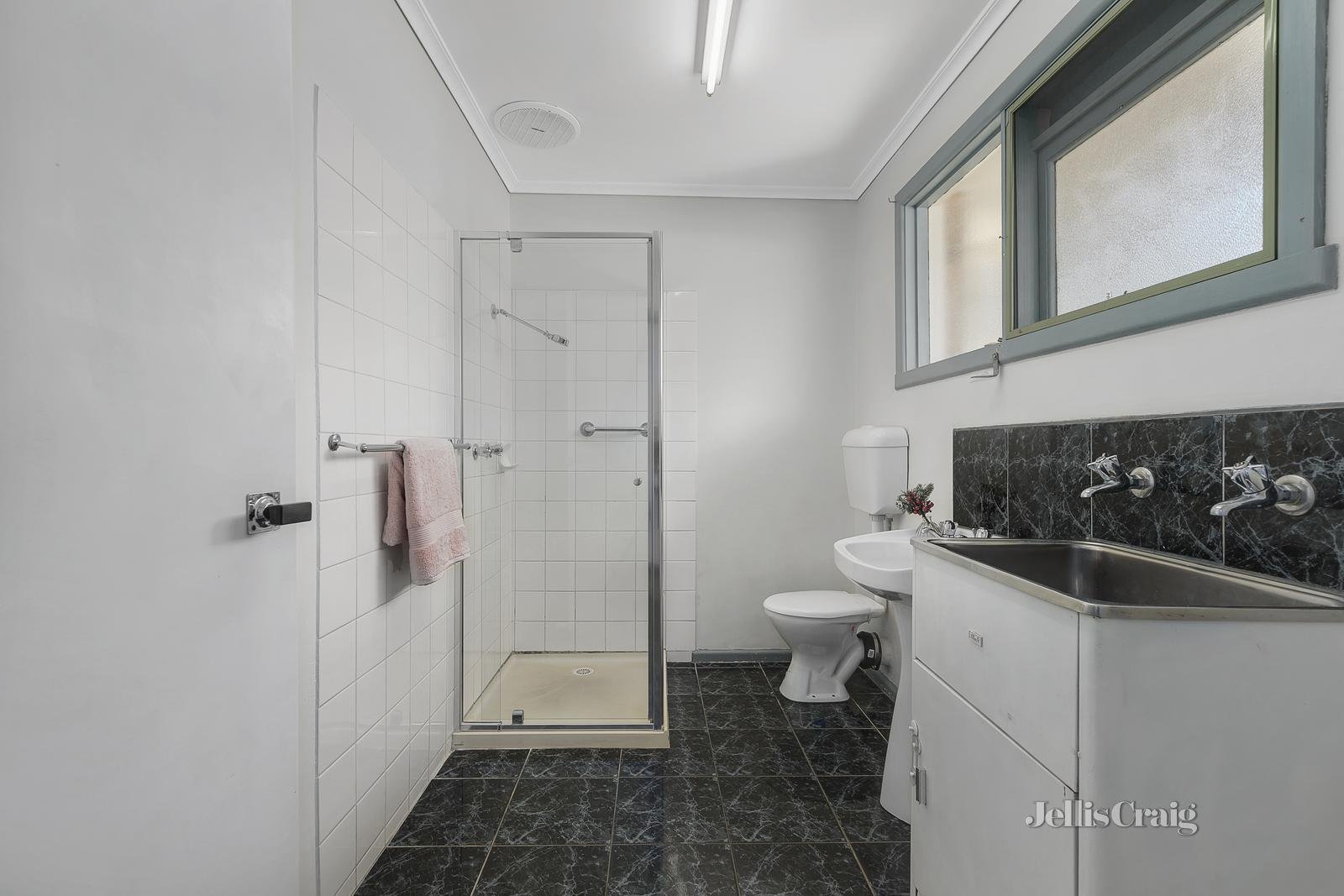 3/126 Heatherdale Road, Mitcham image 5