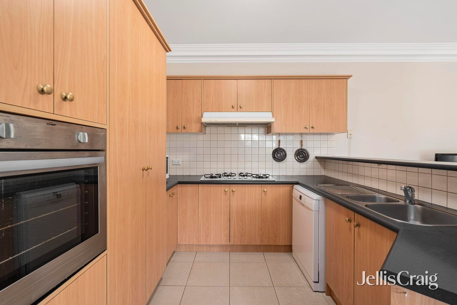 3/13 Amelia Crescent, Doncaster&nbsp;East image 3