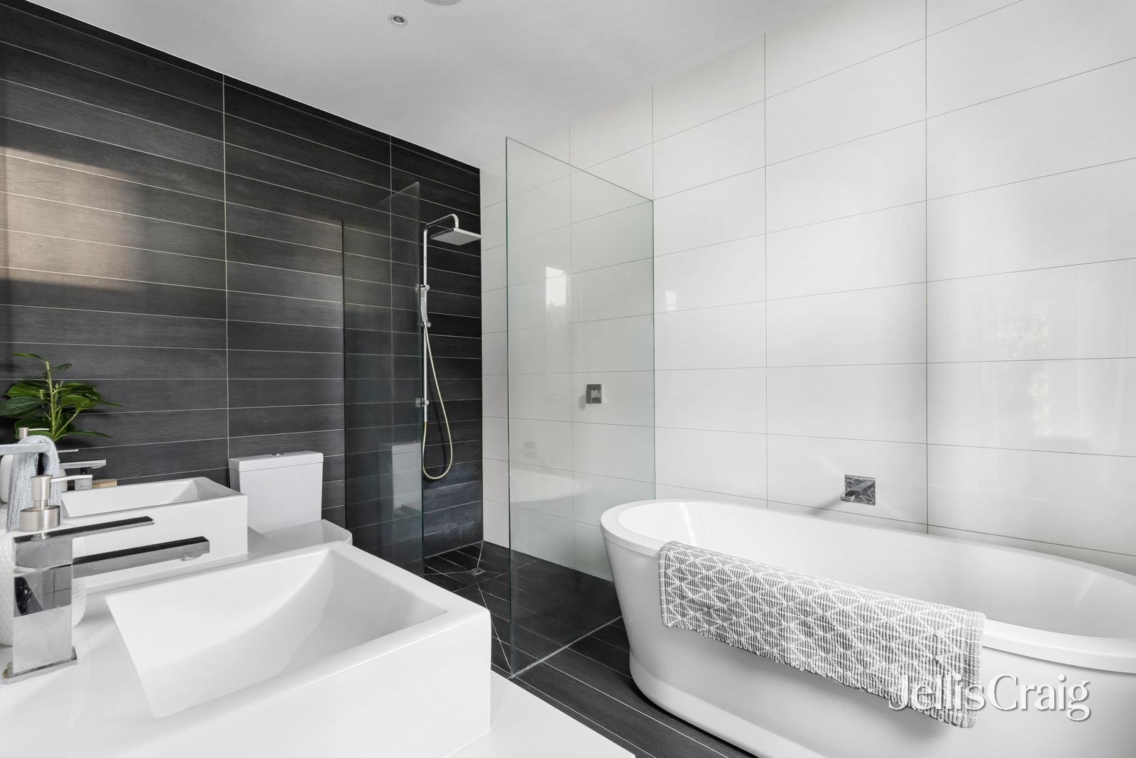 3/13 Beavis Street, Elsternwick image 8