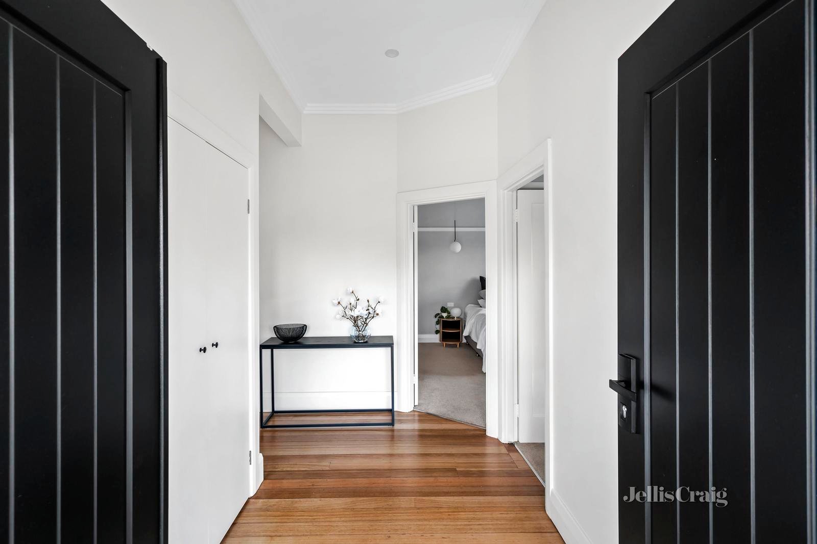 313 Douglas Parade, Newport image 3