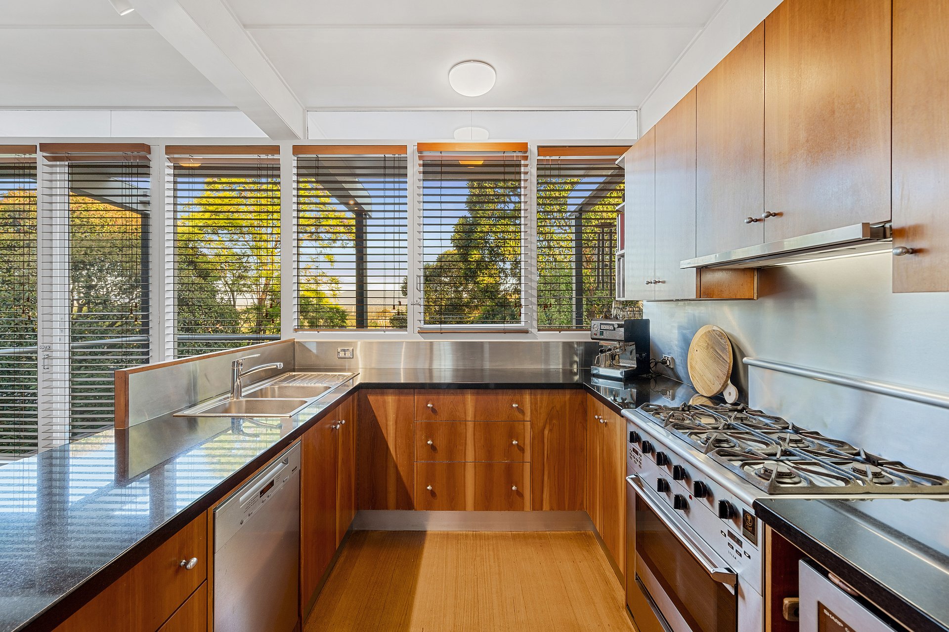 313 Gallaghers Road, Glen Waverley image 8